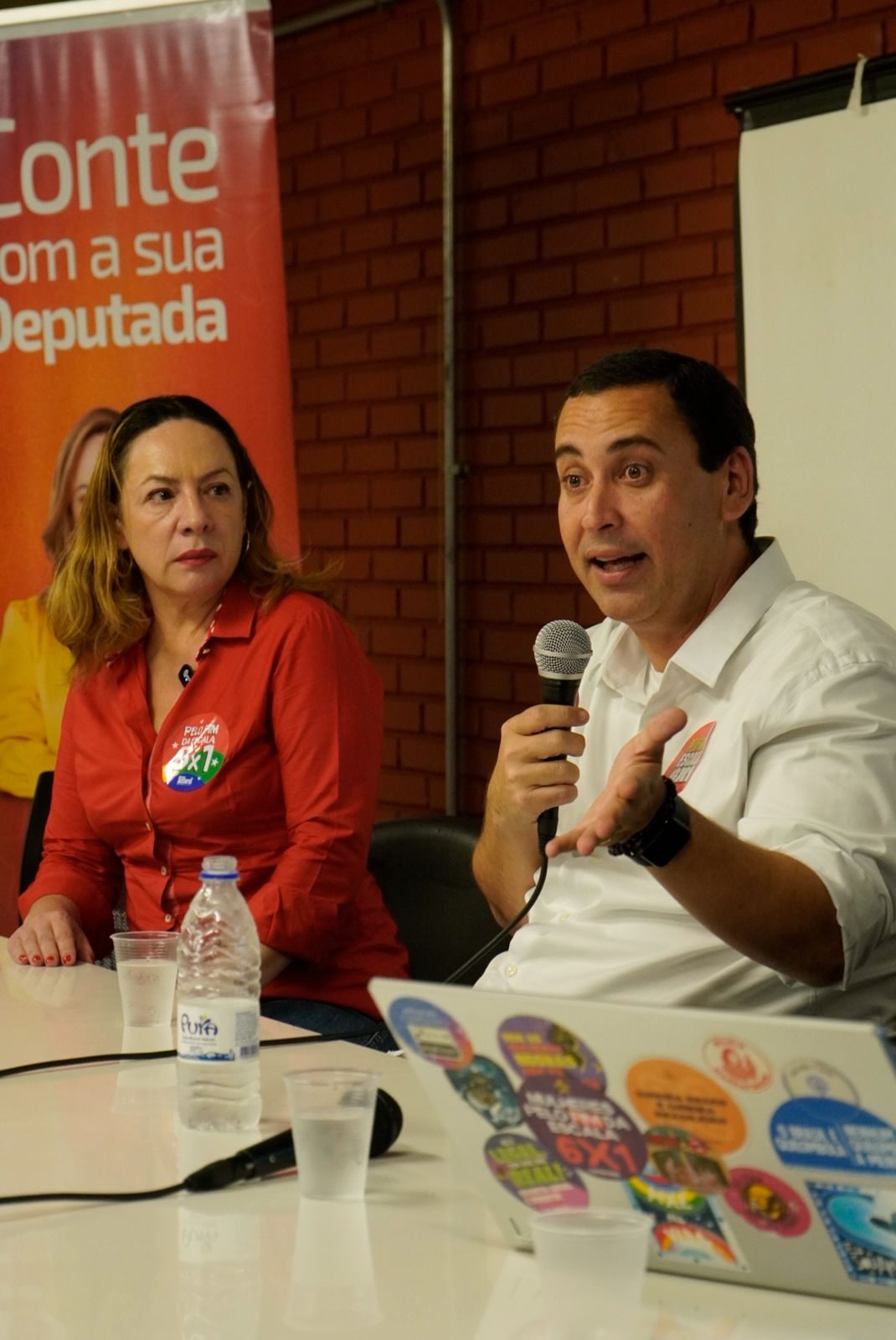 Fala na mesa do lançamento em Goiânia