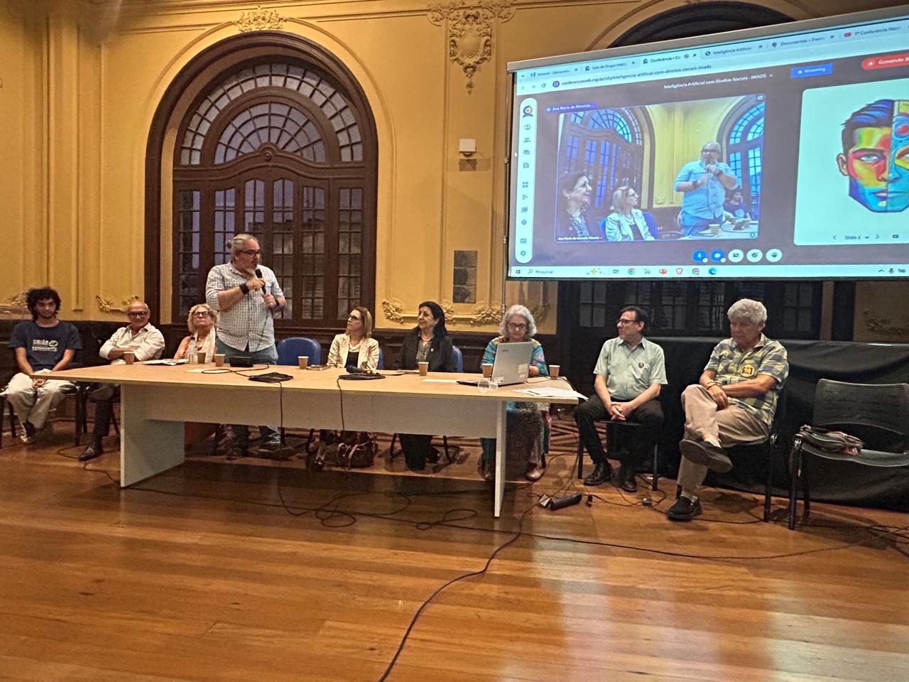 Mesa do lançamento na UFRJ
