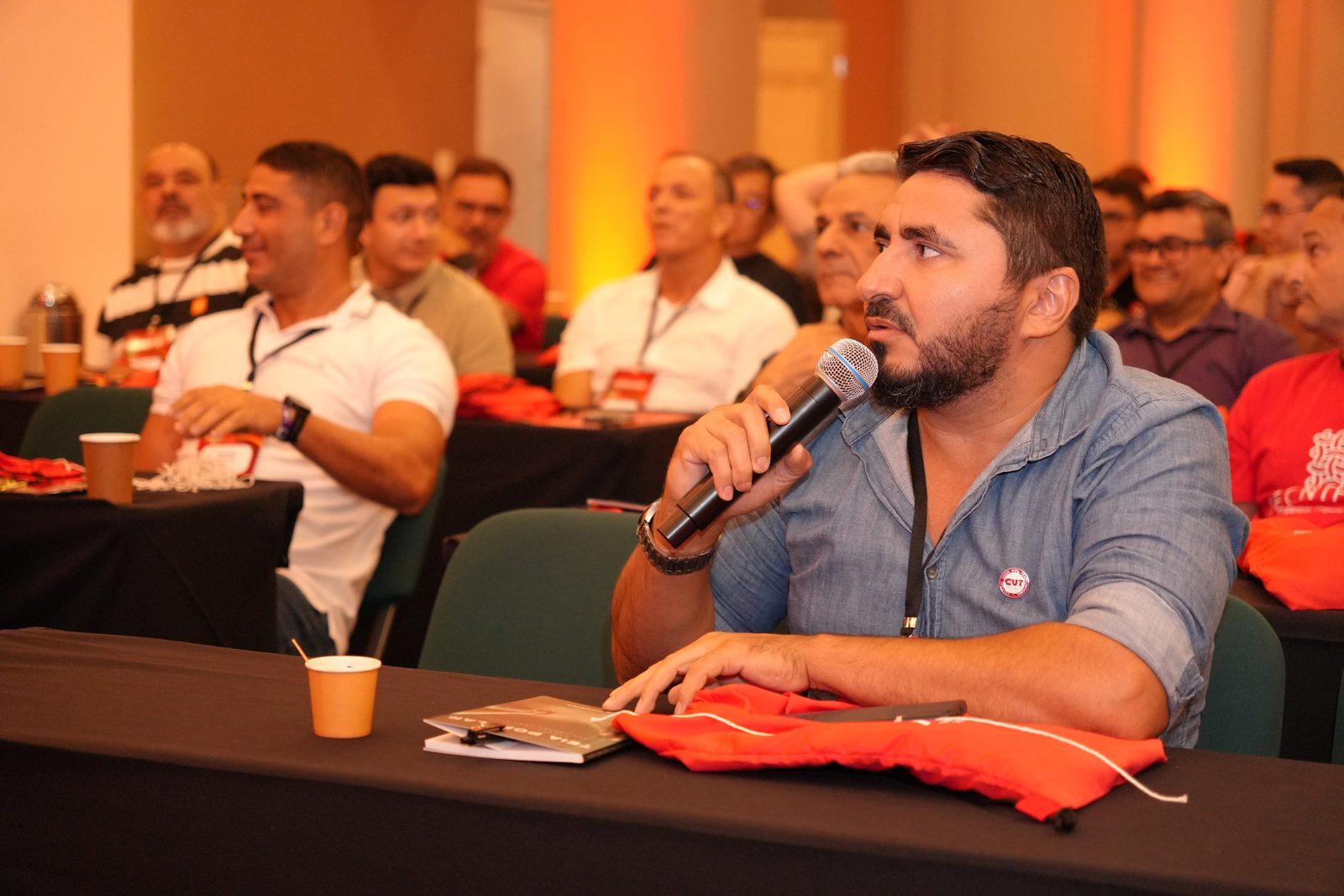 Participante pede a palavra em Natal